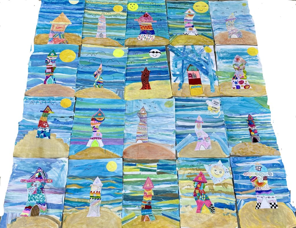 Leuchttürme am Strand, gemalt von Schülerinnen und Schülern der Klasse 3c